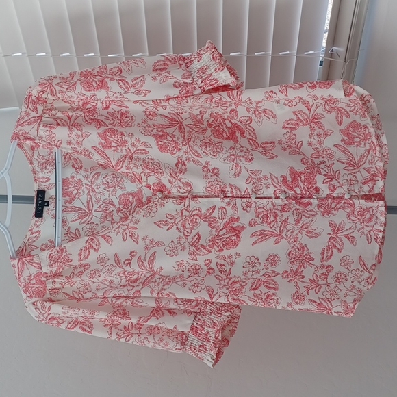 1. State Floral Blouse - Picture 2 of 8